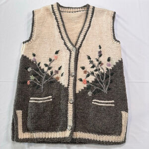 Vintage Handmade Wool Floral Button Vest Cottagecore Knit - M/L